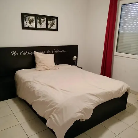 Charmant A Avec Piscine Partagee 45 M² Azille